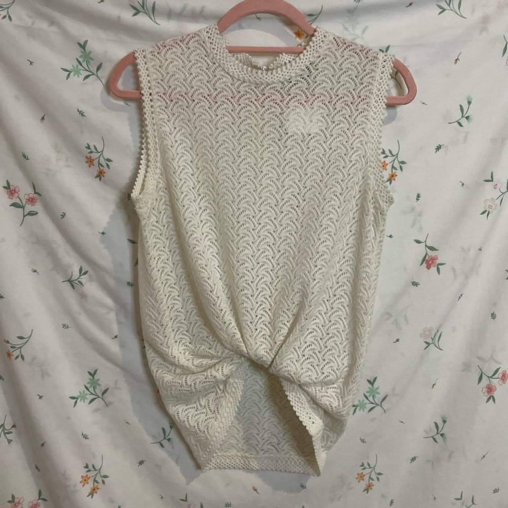 Vintage 60s 70s White Sweater Tank Top Blouse w/ Scallop Pattern Size S